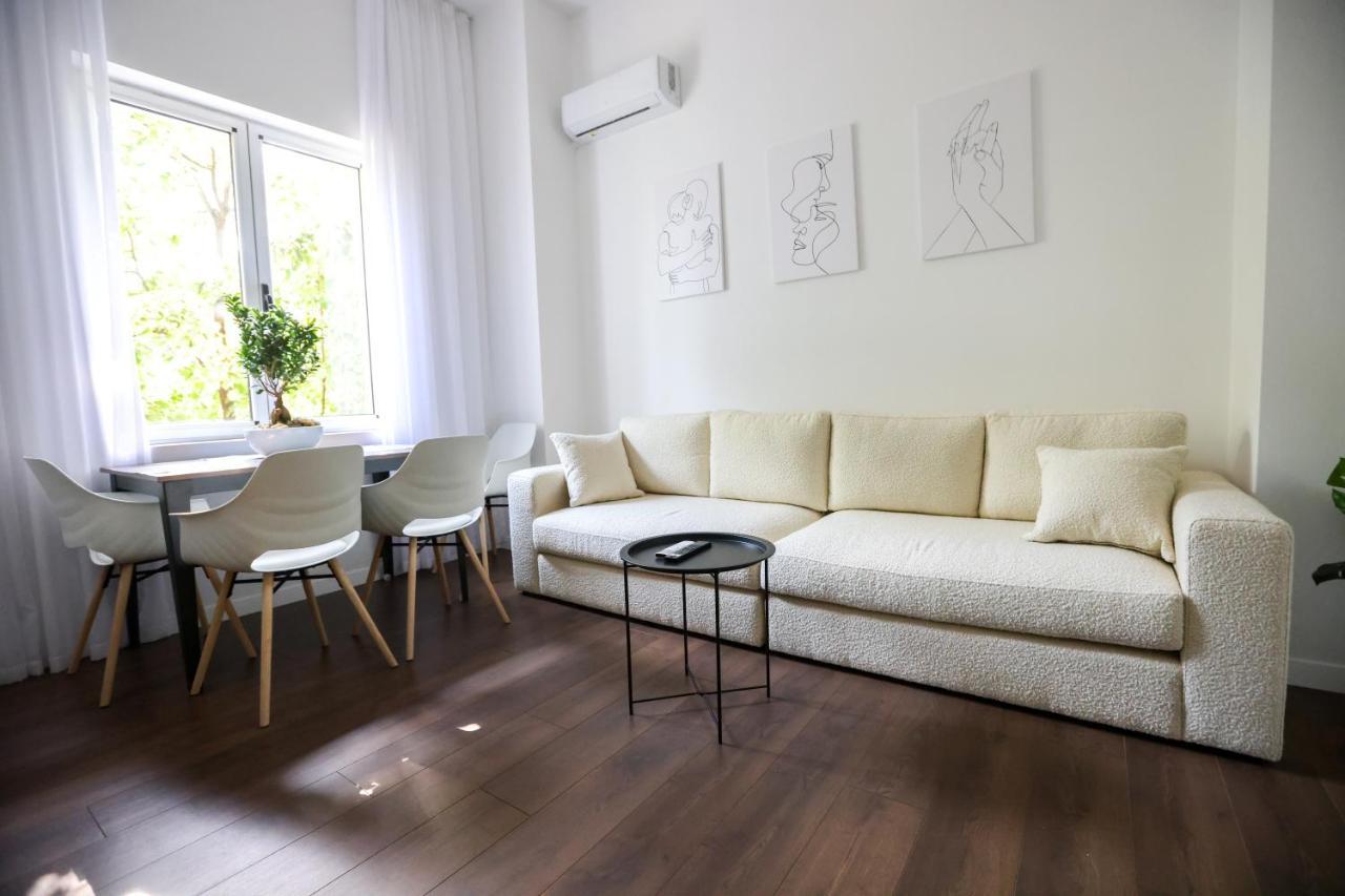 "Middlenest" Central Apartment Tirana Exteriör bild
