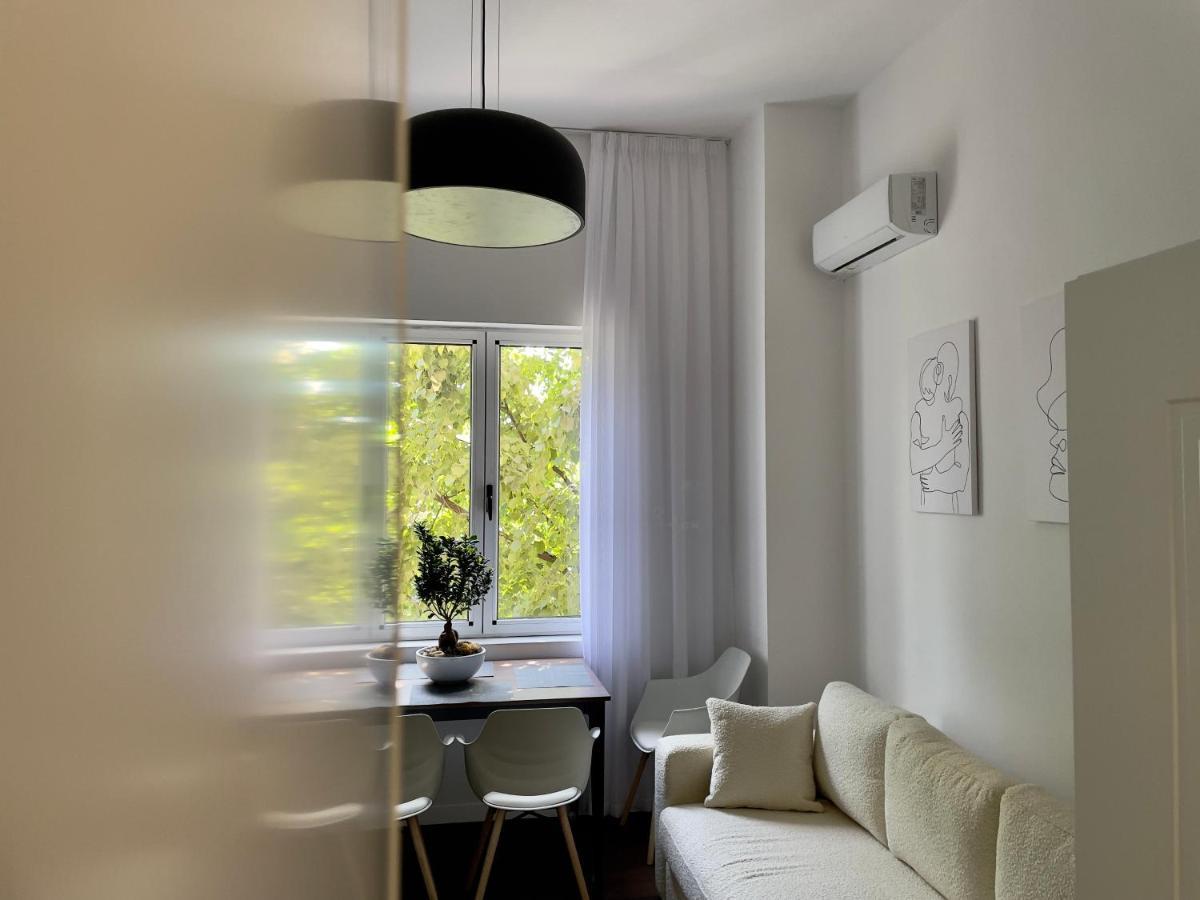 "Middlenest" Central Apartment Tirana Exteriör bild